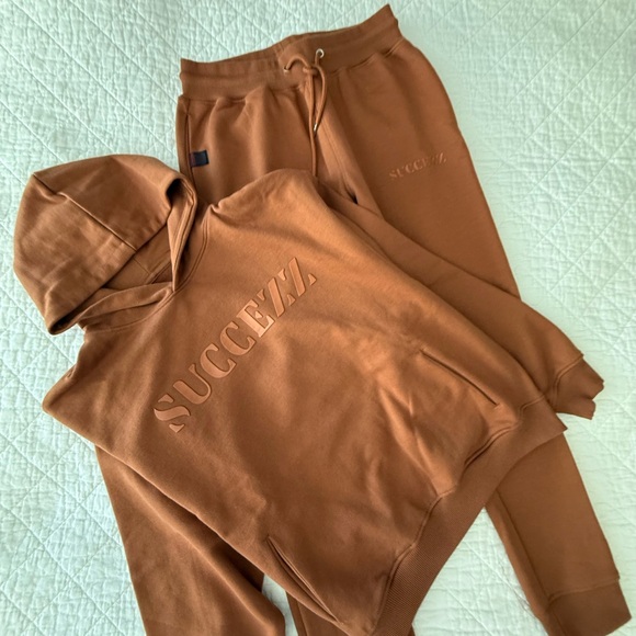 Chicago Based SUCCEZZ - Brown Hoodie and Joggers Set - Picture 1 of 15